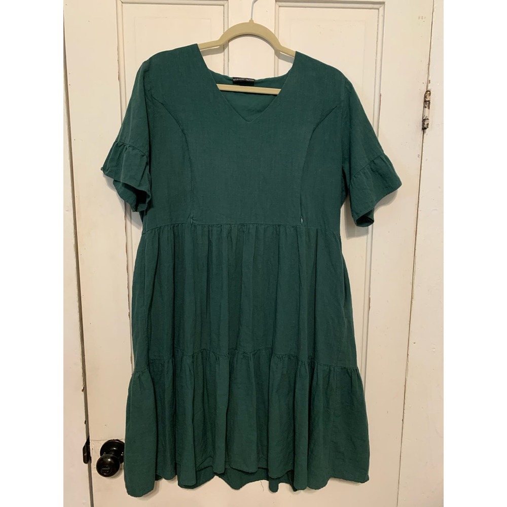 Nursing Queen green cotton gauze dress, Size large with pockets.